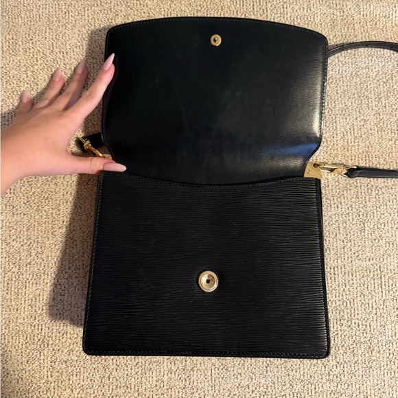 LOUIS VUITTON Epi Grenelle Shoulder Bag Black - Picture 13 of 16